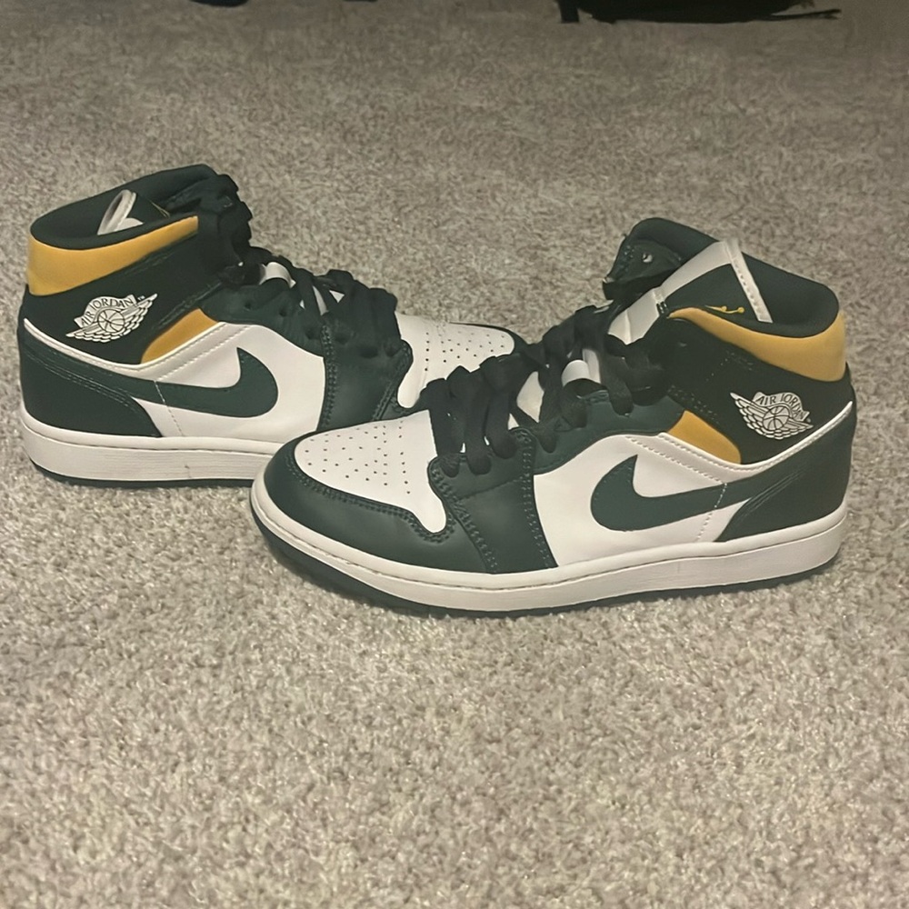 Jordan 1 mid sonics
